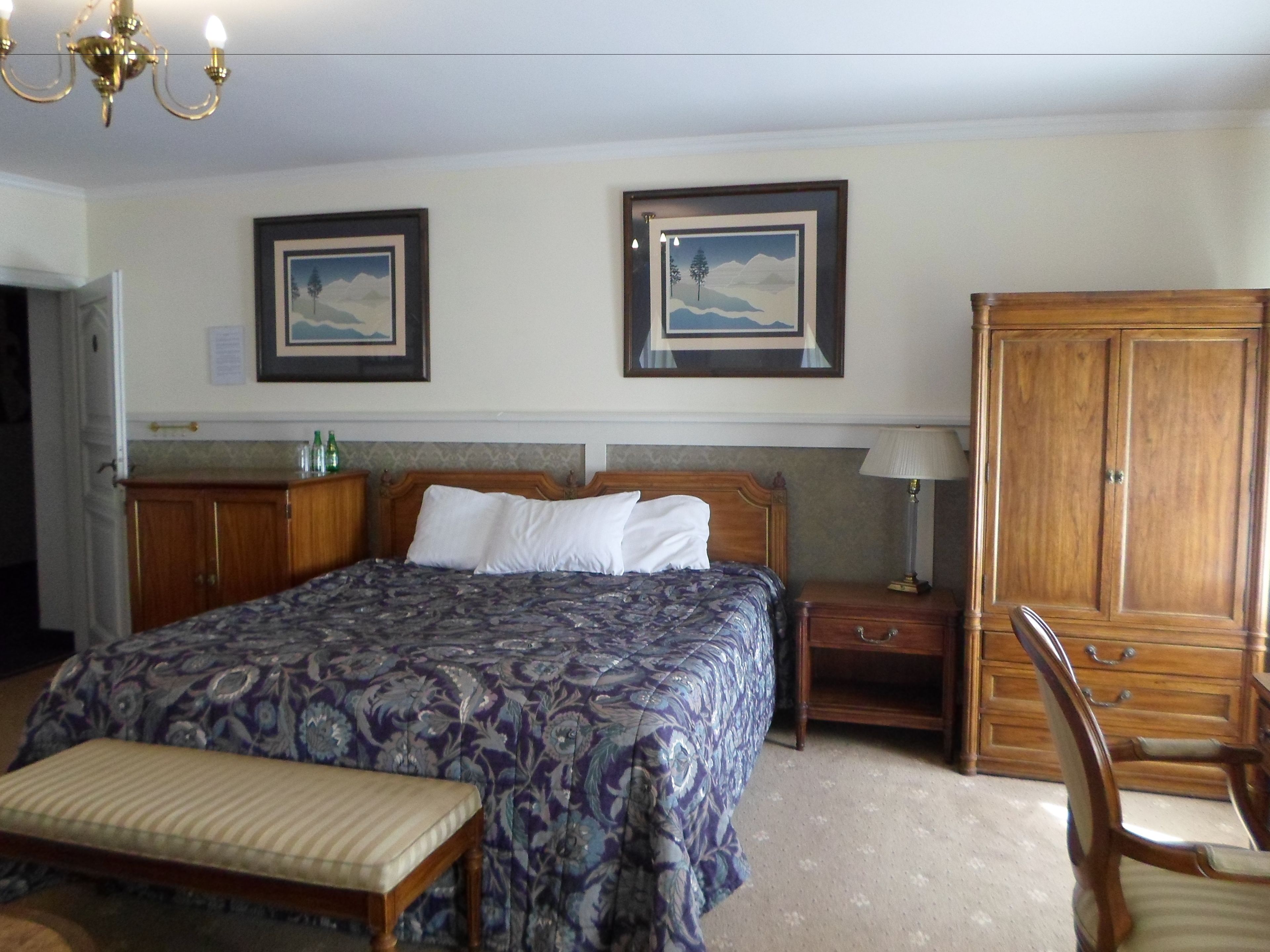 premium double room | premium bedding, minibar, desk, rollaway beds