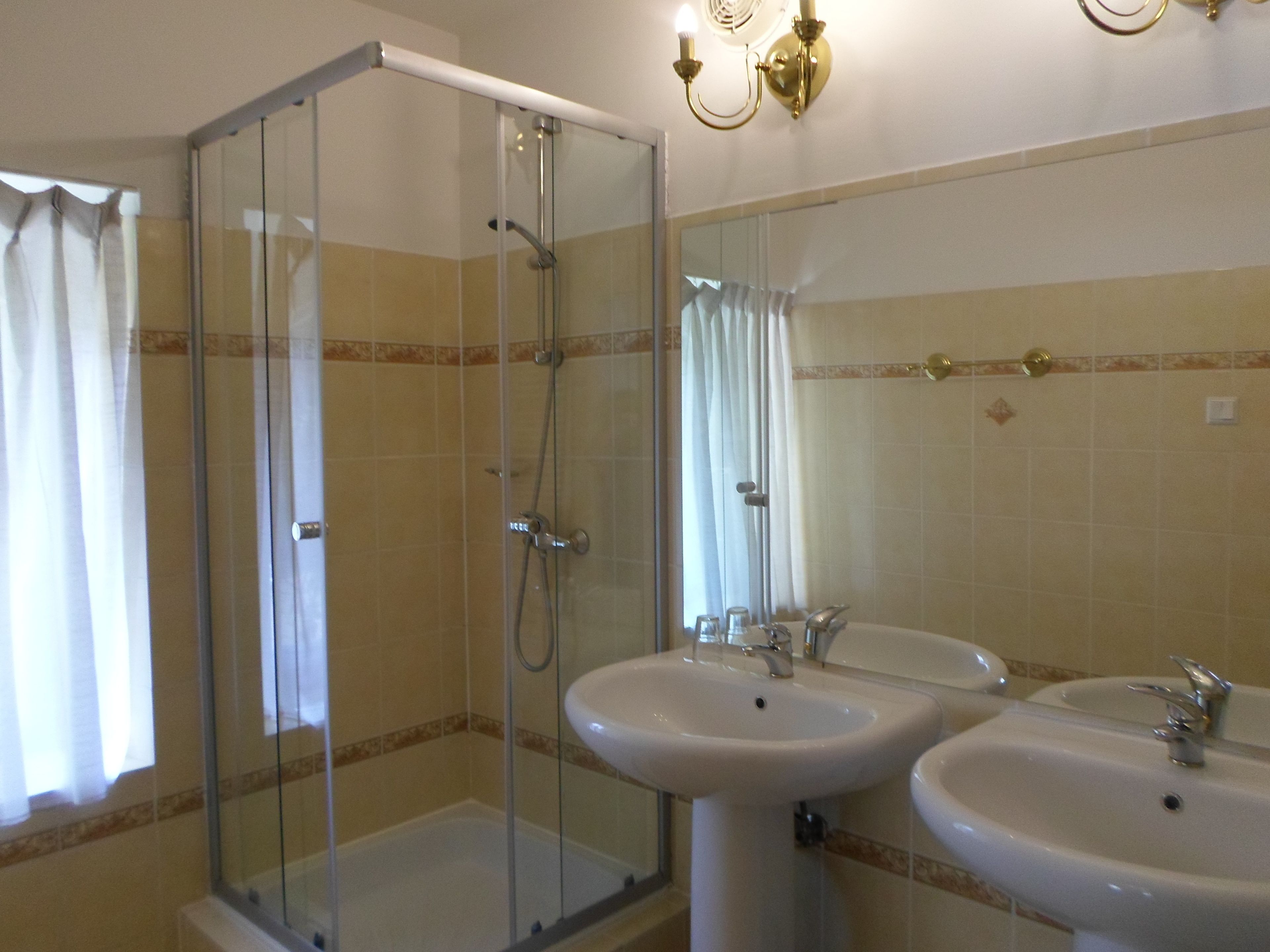 premium double room | bathroom | free toiletries, hair dryer, towels