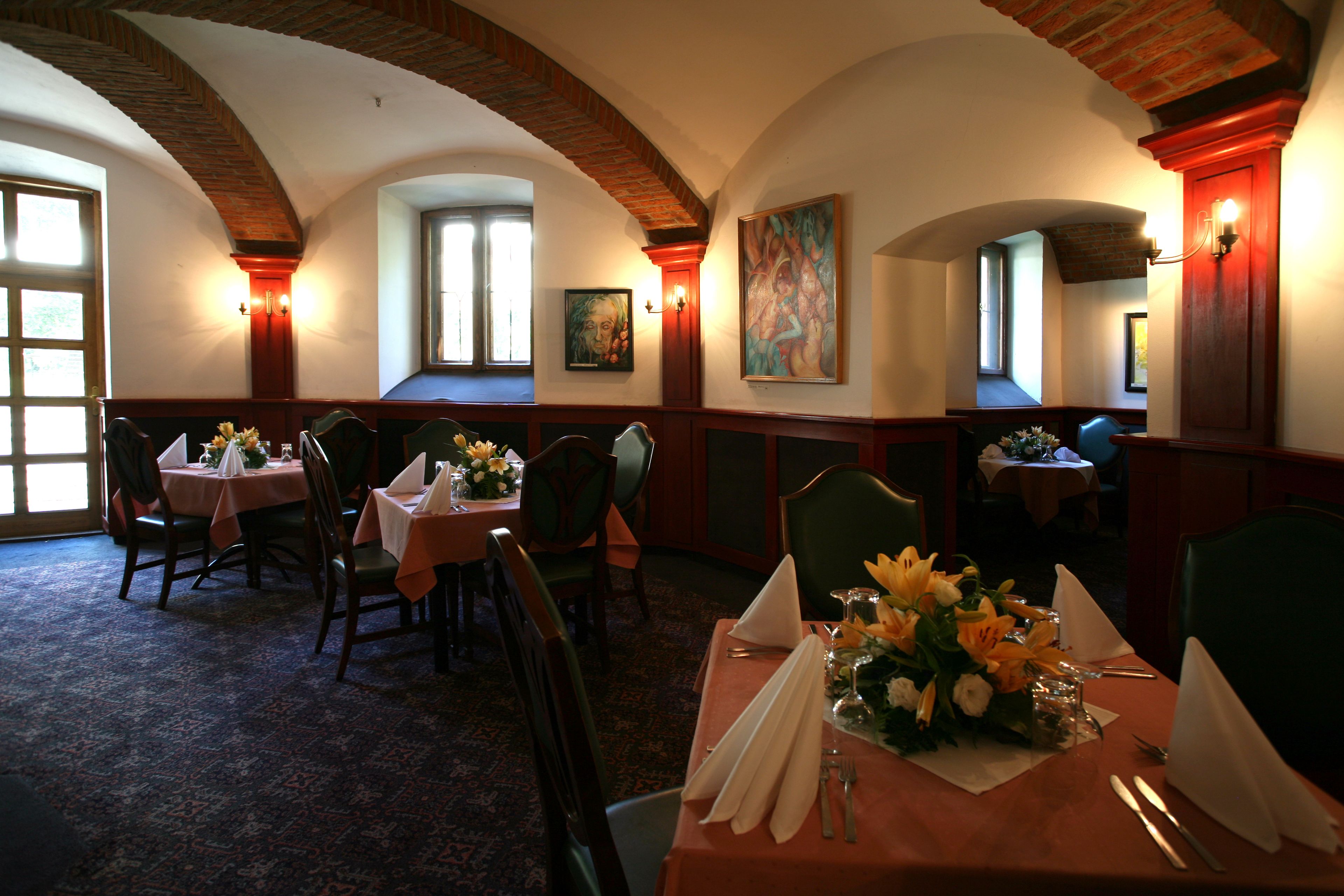 breakfast, lunch, dinner served; polish cuisine, al fresco dining