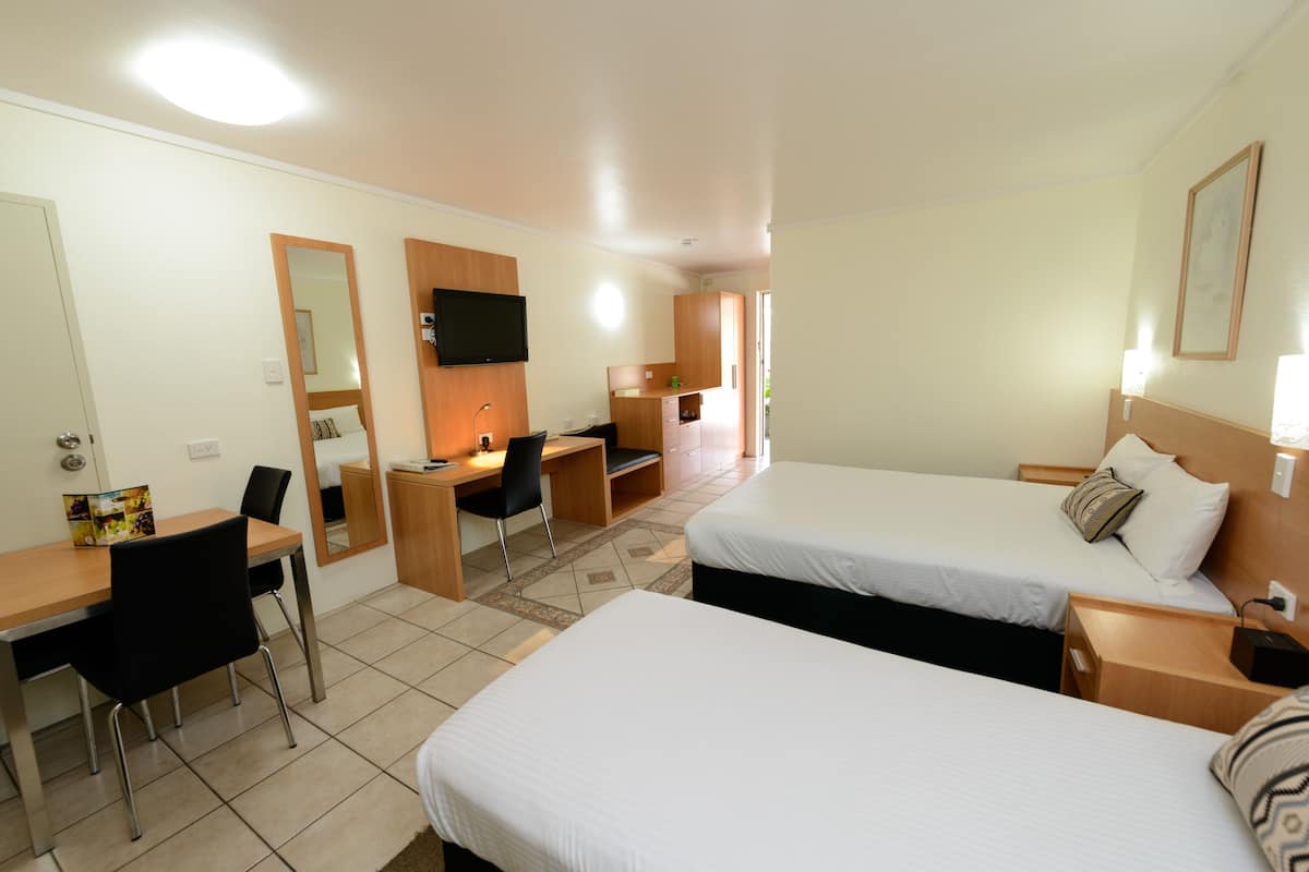 Deluxe Room (Double) | Minibar, desk, iron/ironing board, free WiFi