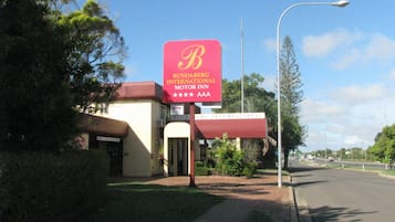 Home to the Bundaberg International Motor Inn, a 3-star accommodation.
