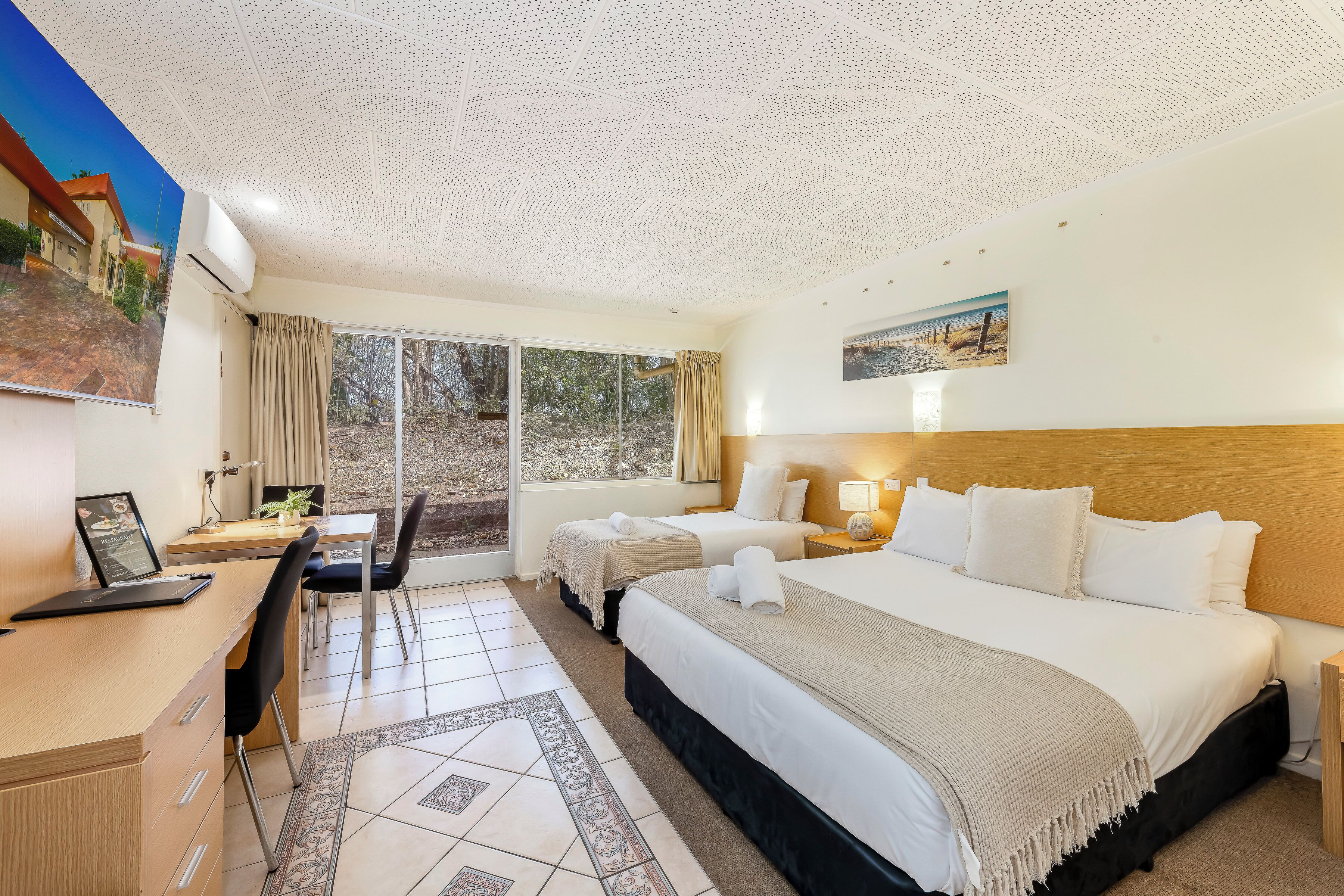 Deluxe Twin Room | Desk, iron/ironing board, free WiFi, bed sheets