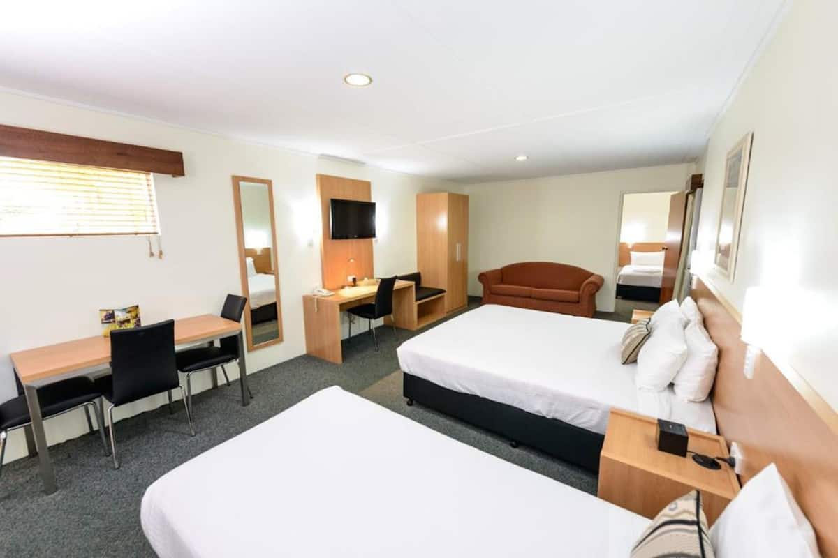 Family Room | Desk, iron/ironing board, free WiFi, bed sheets