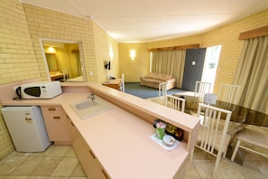 Executive Spa Suite | Private kitchenette | Coffee/tea maker, electric kettle