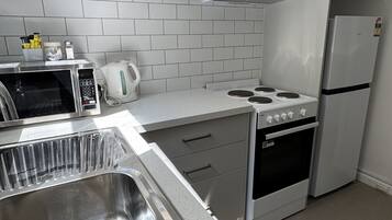 Deluxe Apartment | In-room safe, desk, iron/ironing board, free WiFi