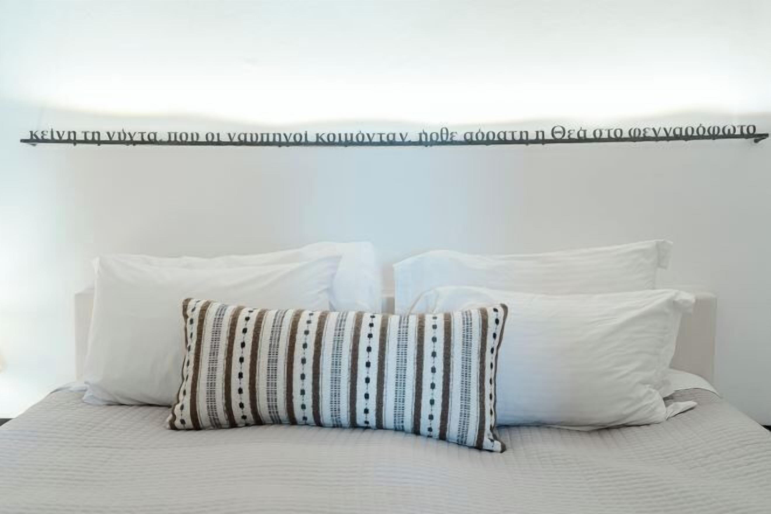 Roupas de cama premium, edredons de pluma, cofres nos quartos
