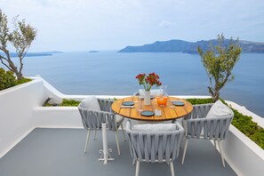 The Artisan's Suite with Hot Tub & Caldera View | Vue sur la plage/l’océan
