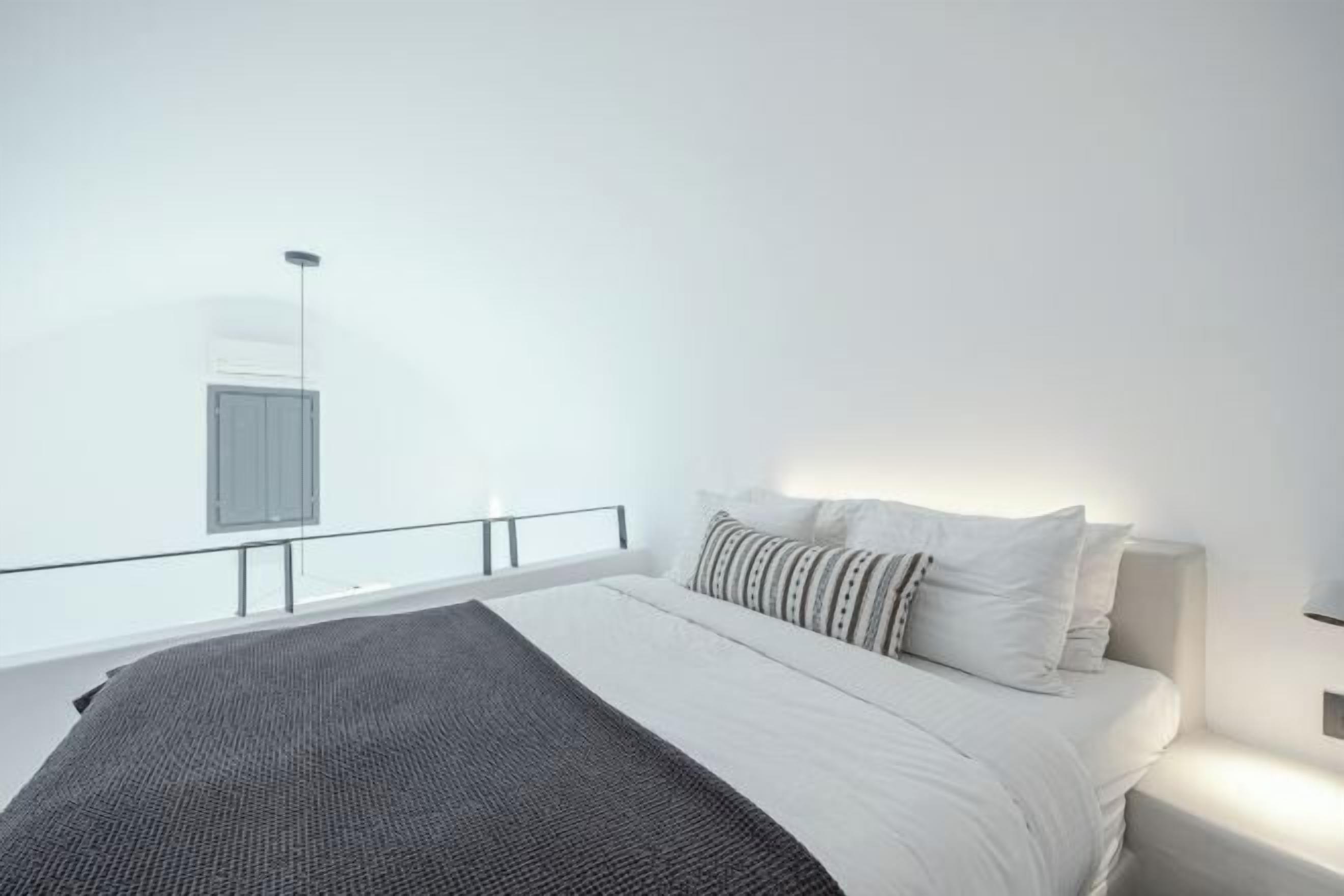 Roupas de cama premium, edredons de pluma, cofres nos quartos