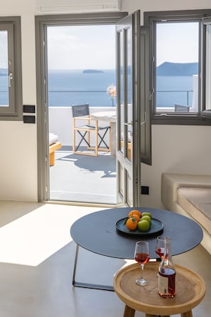 The Shipbuilder's Suite with Hot Tub & Caldera View | Living area | 50-inch flat-screen TV with satellite channels, TV