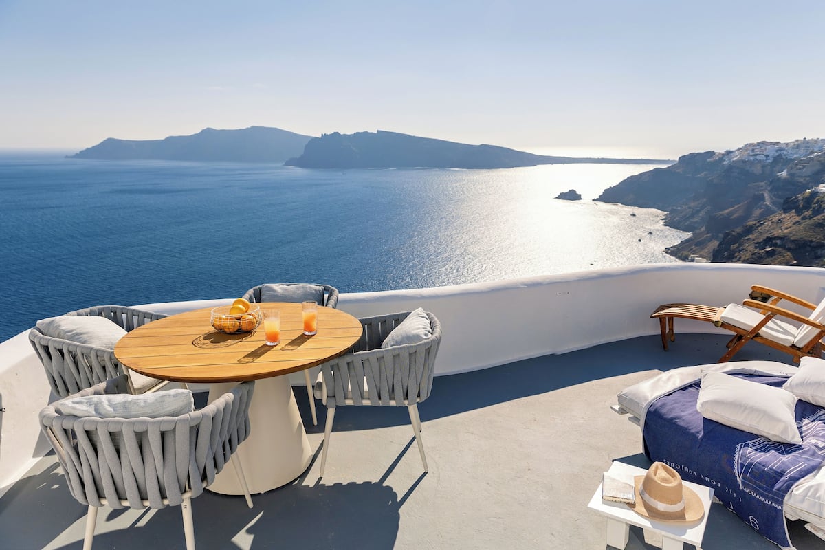 The Captain's Suite with Hot Tub & Caldera View | Terrasse/Patio
