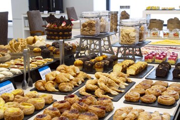 Colazione a buffet a pagamento, servita tutte le mattine 