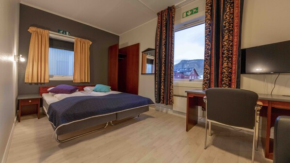 Economy Twin Room | Desk, free WiFi, bed sheets