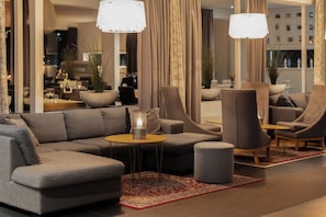 Coin salon dans le hall