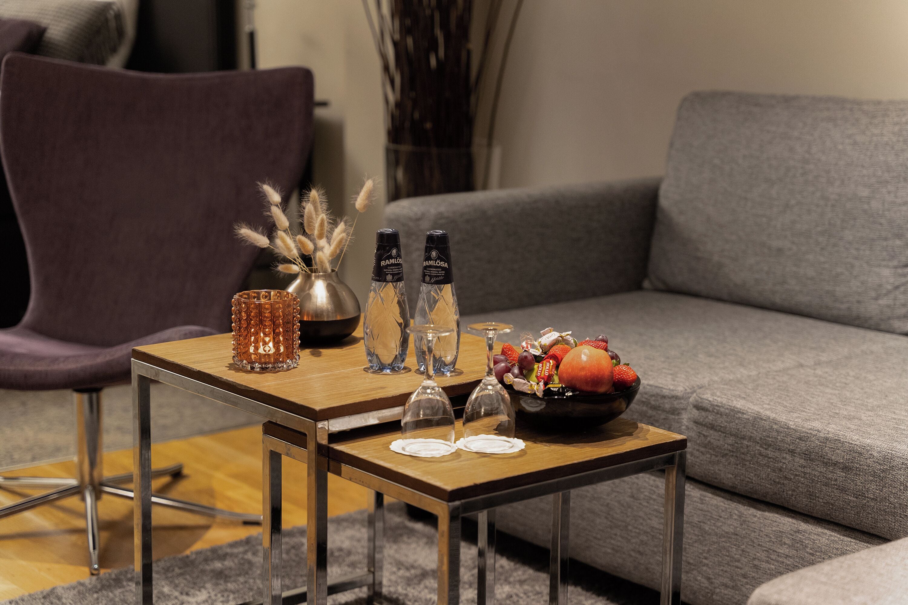 family room, 1 double bed, non smoking | desk, cots/infant beds, bed sheets