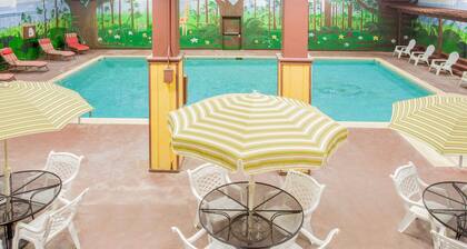 Ramada by Wyndham Angola/Fremont Area