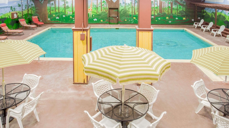 Ramada by Wyndham Angola/Fremont Area