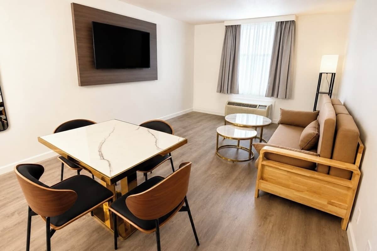 Suite, 1 King Bed with Sofa bed, Non Smoking | Living area