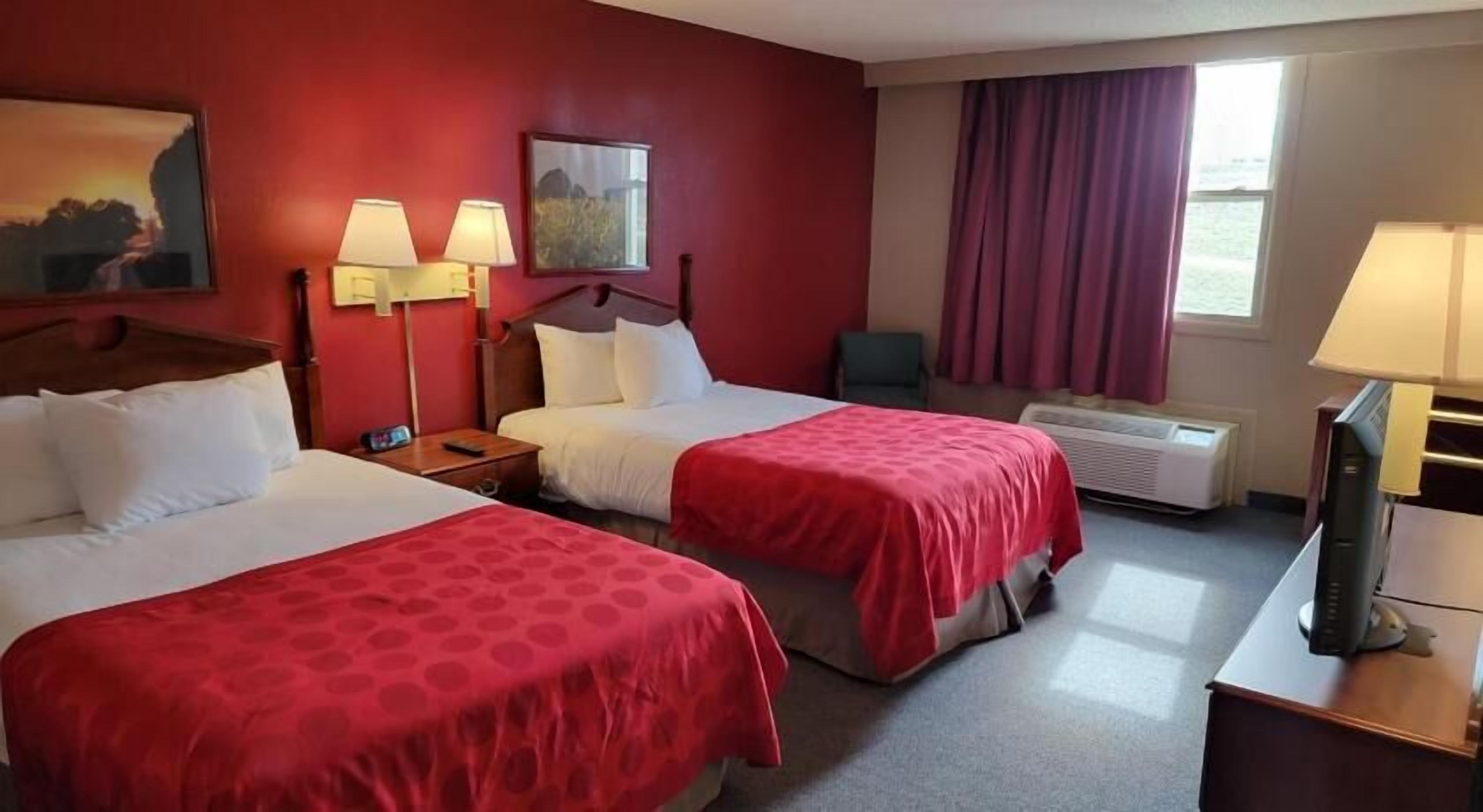 Premium bedding, pillowtop beds, in-room safe, desk