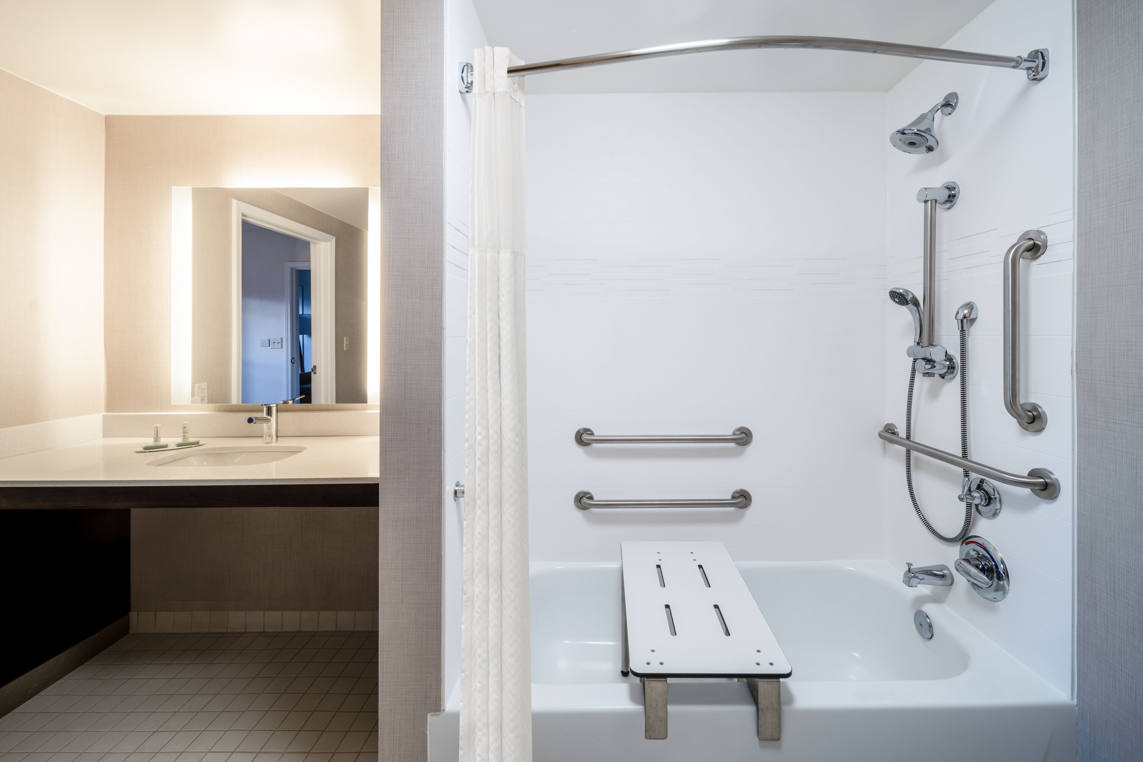 suite, 1 bedroom (mobility/hearing access, roll-in shwr) | bathroom | combined shower/bathtub, free toiletries, hair dryer, towels