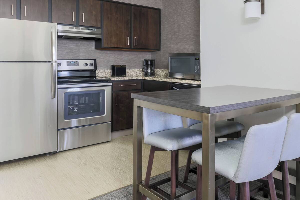 suite, 2 bedrooms, fireplace | private kitchen | fridge, microwave, stovetop, dishwasher