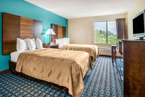 Premium bedding, pillowtop beds, desk, blackout drapes - Quality Inn Loudon-Concord (Loudon)