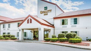 A Quality Inn hotel with a white exterior, a prominent sign, and a covered entrance. - Quality Inn Loudon-Concord (Loudon)