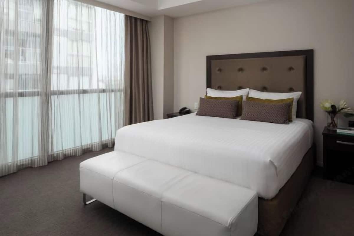 Premium bedding, minibar, in-room safe, desk
