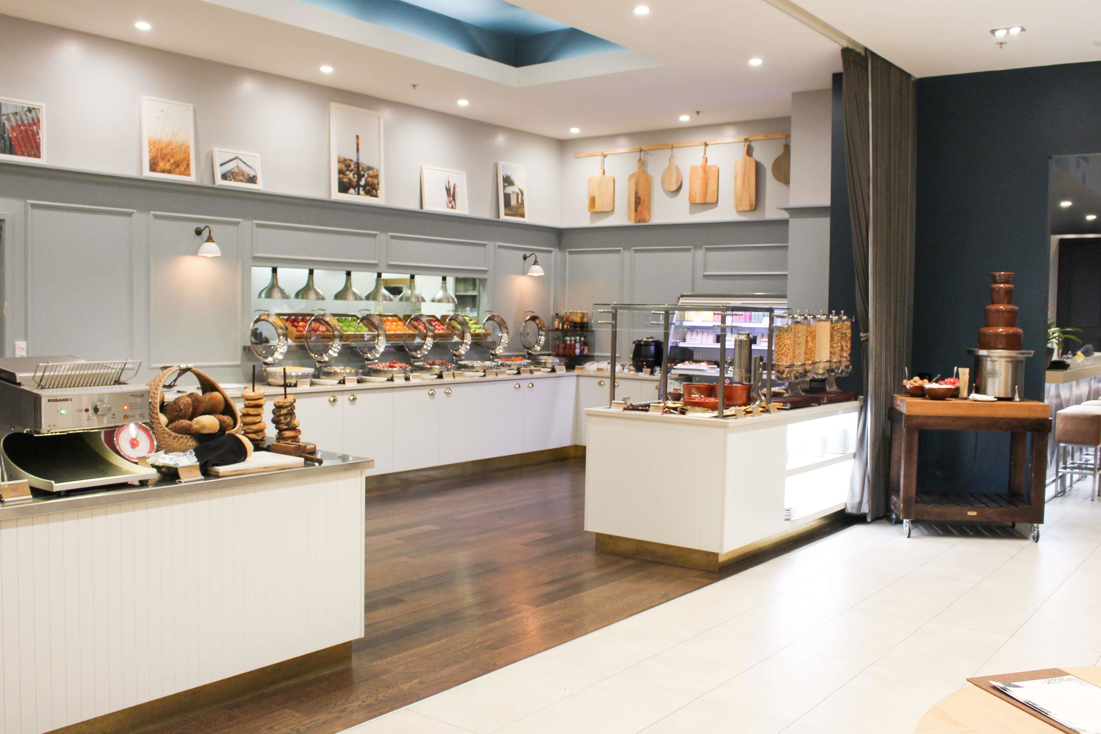 daily full breakfast for a fee