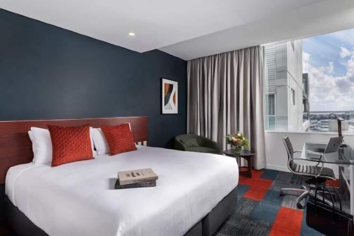 Premium bedding, minibar, in-room safe, desk