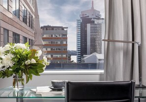 Roba de llit d'alta qualitat, minibar i caixa forta a l'habitació 