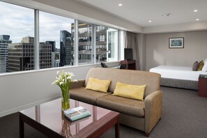 Ropa de cama de alta calidad y minibar 