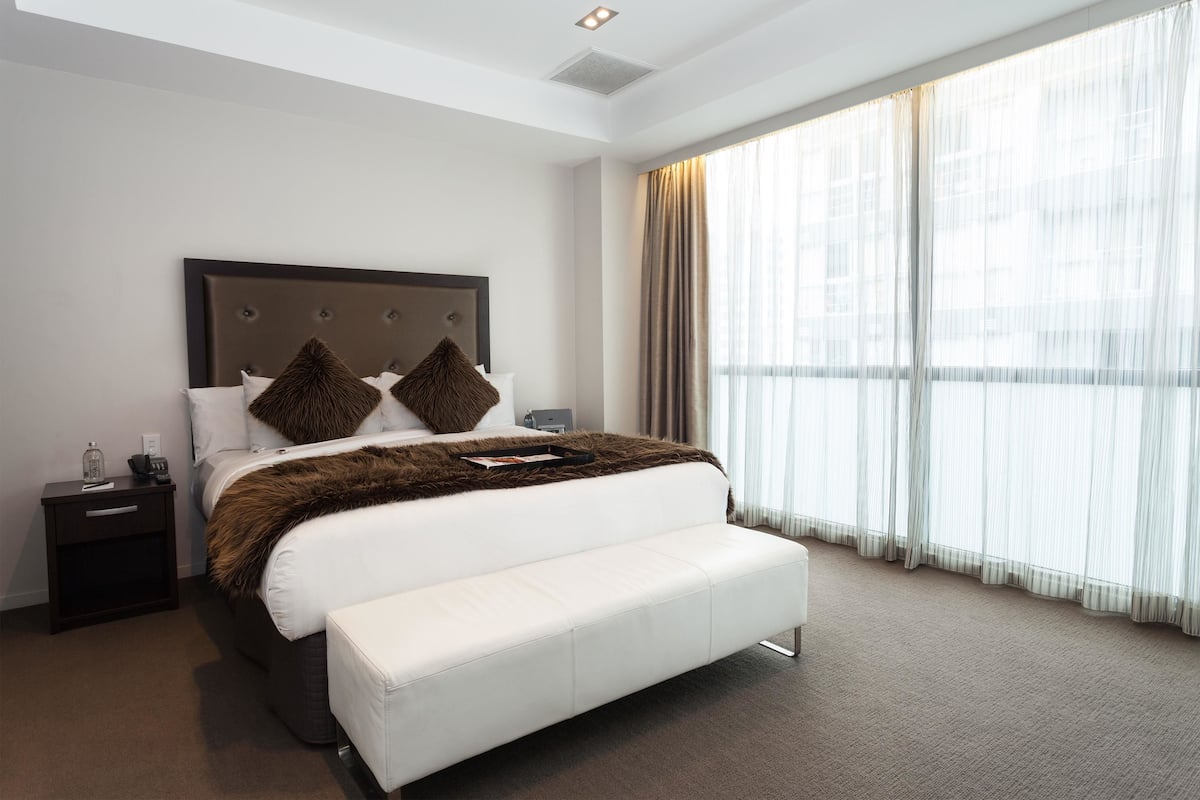 Premium bedding, minibar, in-room safe, desk