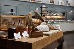 Tägliches großes Frühstück gegen Gebühr