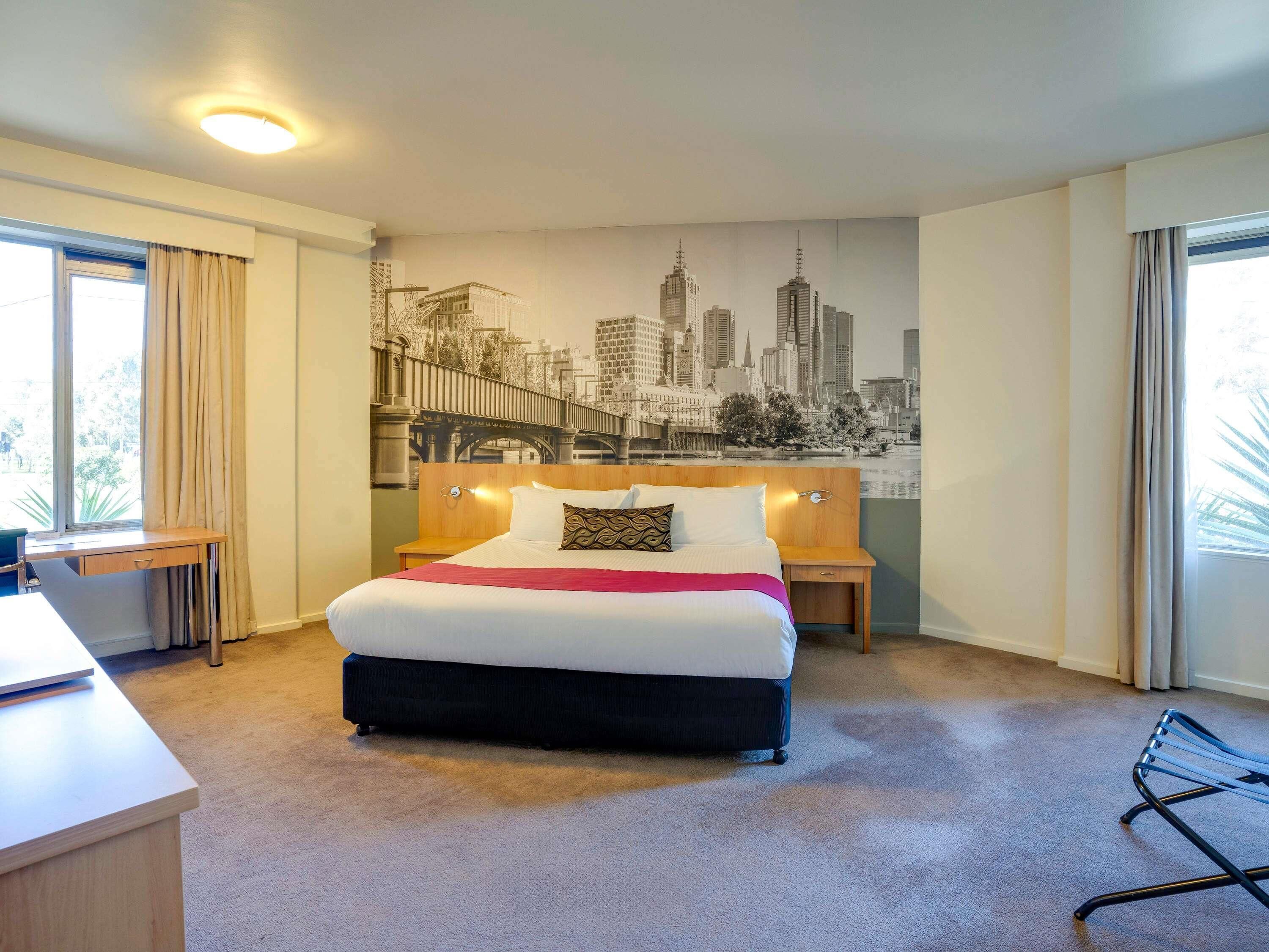 Junior Suite, 1 King Bed | 1 bedroom, premium bedding, pillowtop beds, minibar