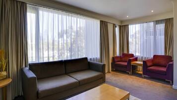 1 bedroom, premium bedding, pillow-top beds, minibar