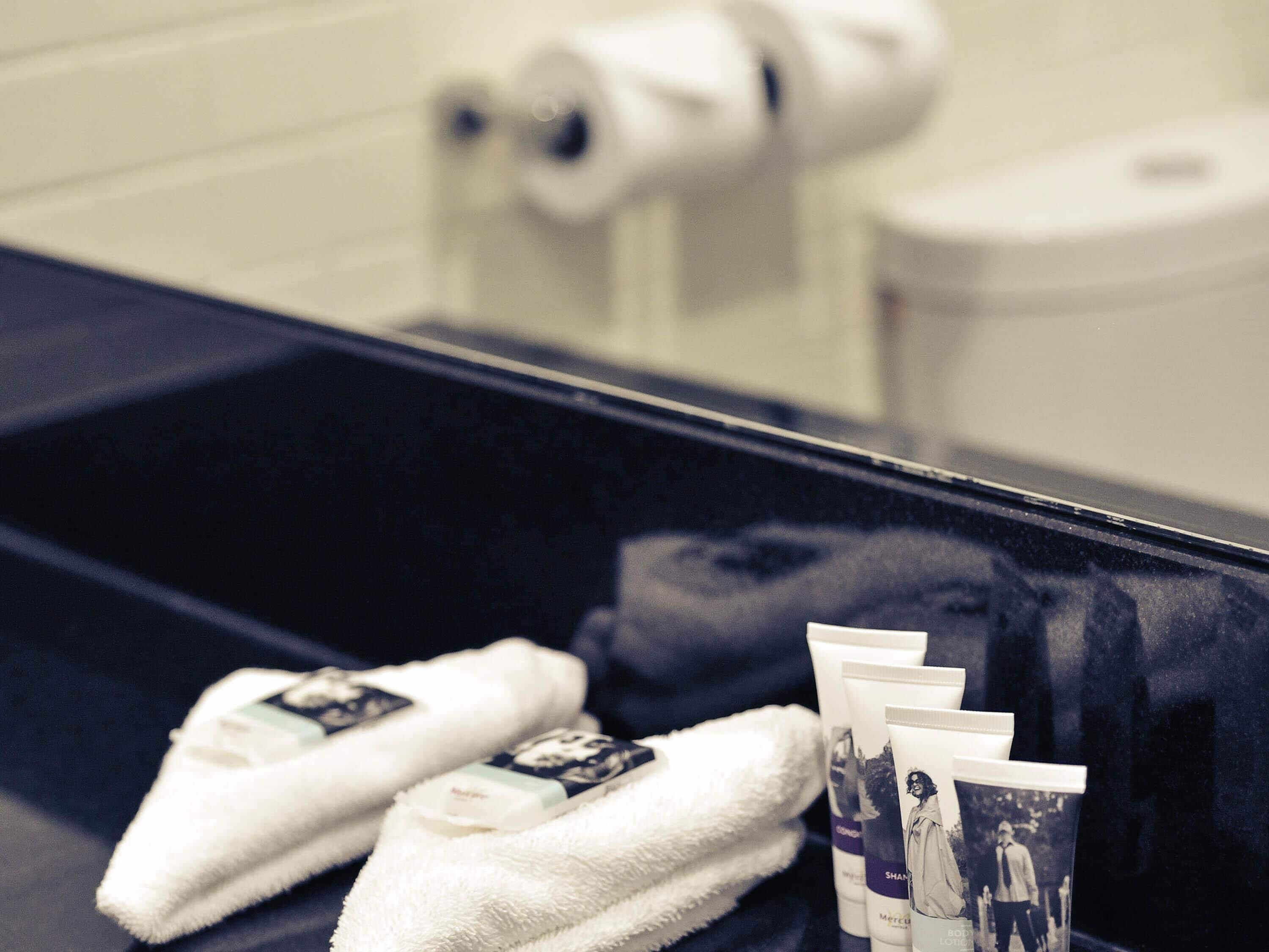 Phòng Tiêu chuẩn, 1 giường cỡ king | 1 phòng ngủ, bộ đồ giường cao cấp, nệm có lớp đệm bông, minibar 