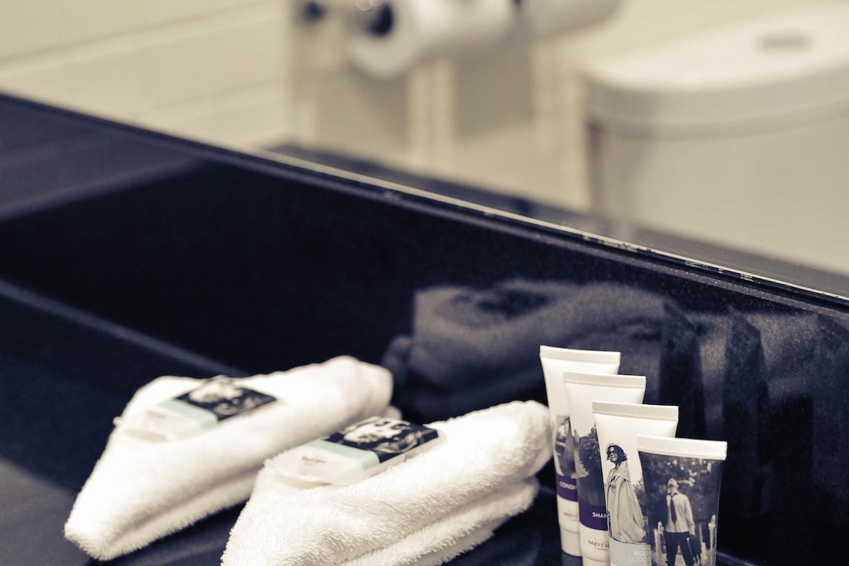 Standard Room, 1 King Bed | 1 bedroom, premium bedding, pillowtop beds, minibar