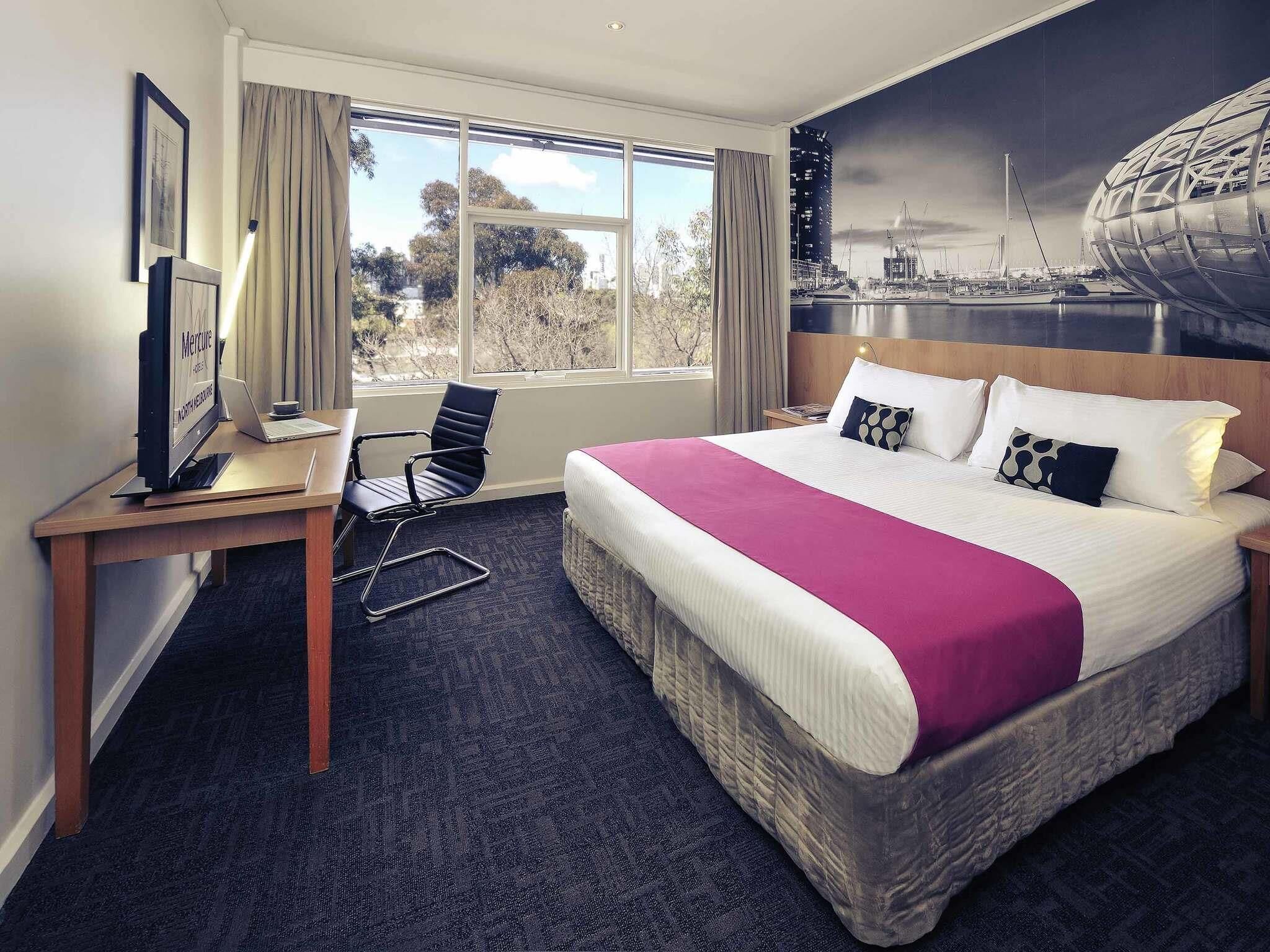 Standard Room, 1 King Bed | 1 bedroom, premium bedding, pillow-top beds, minibar