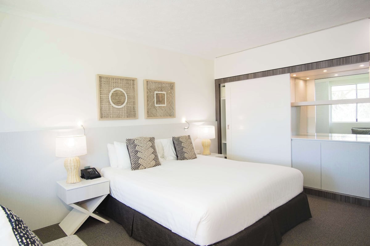 Executive King | 1 bedroom, iron/ironing board, cribs/infant beds, free WiFi