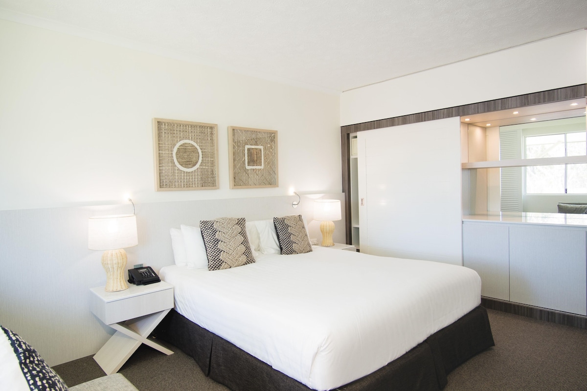 Executive King | Iron/ironing board, cots/infant beds, free WiFi, bed sheets