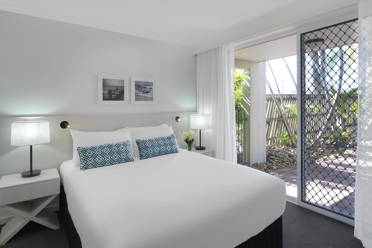 1 Bedroom Executive | Iron/ironing board, cots/infant beds, free WiFi, bed sheets