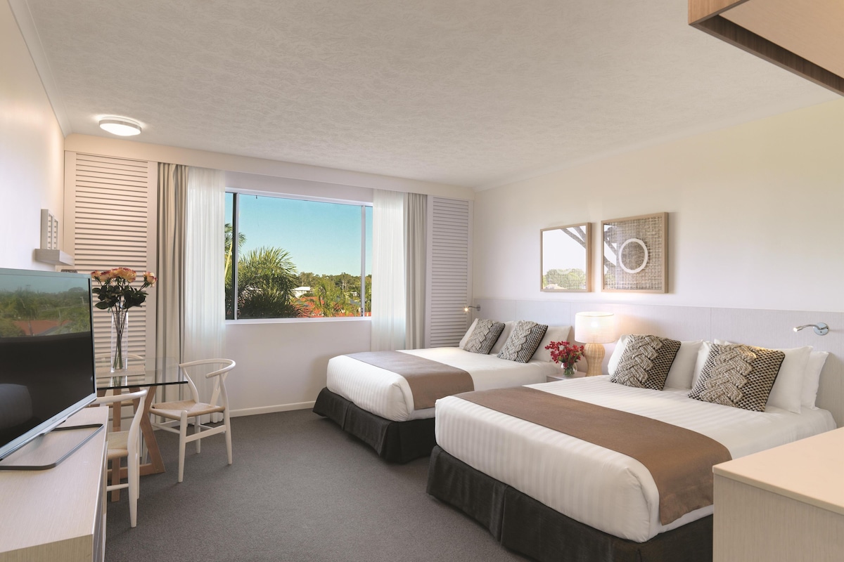 Executive Family | Iron/ironing board, cots/infant beds, free WiFi, bed sheets