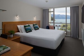 Lake View King Room  | In-room safe, blackout drapes, soundproofing, iron/ironing board