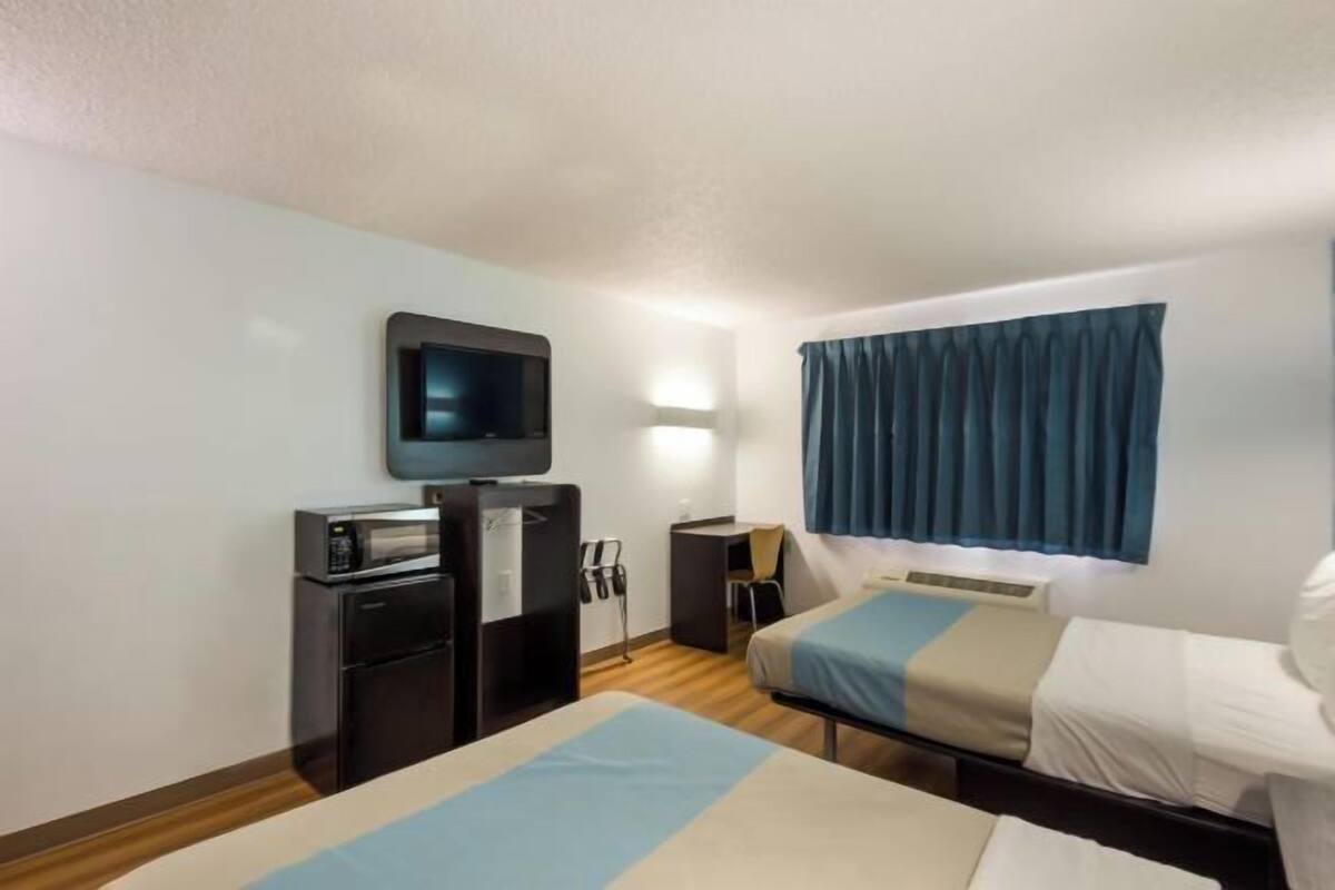 Desk, laptop workspace, WiFi (free), bed sheets