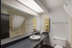 Combined shower/tub, free toiletries, towels, soap