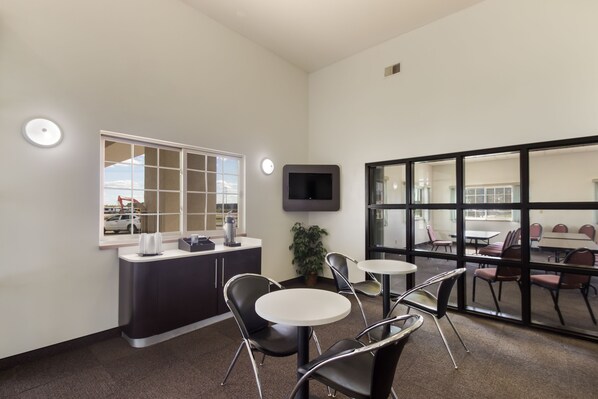 Coffee shop - Motel 6 Rothschild, WI (Rothschild)