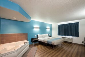 Deluxe Suite, 1 King Bed, Non Smoking, Hot Tub | Desk, laptop workspace, free WiFi, bed sheets
