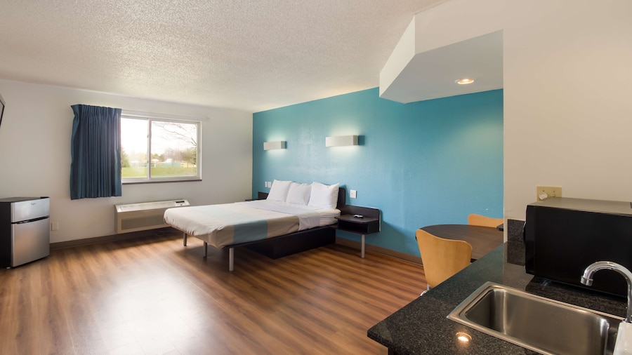 Motel 6 Rothschild, WI