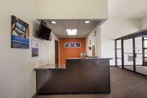 Lobby - Motel 6 Rothschild, WI (Rothschild)