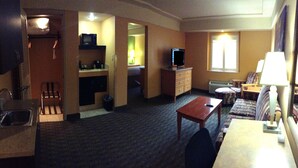 Suite, 1 King Bed, Non Smoking (Feature) | 1 bedroom, hypo-allergenic bedding available, in-room safe, desk - Holiday Inn North Phoenix (Phoenix)